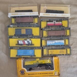 11 Total VINTAGE Bachmann Model Train Set with Various Cars